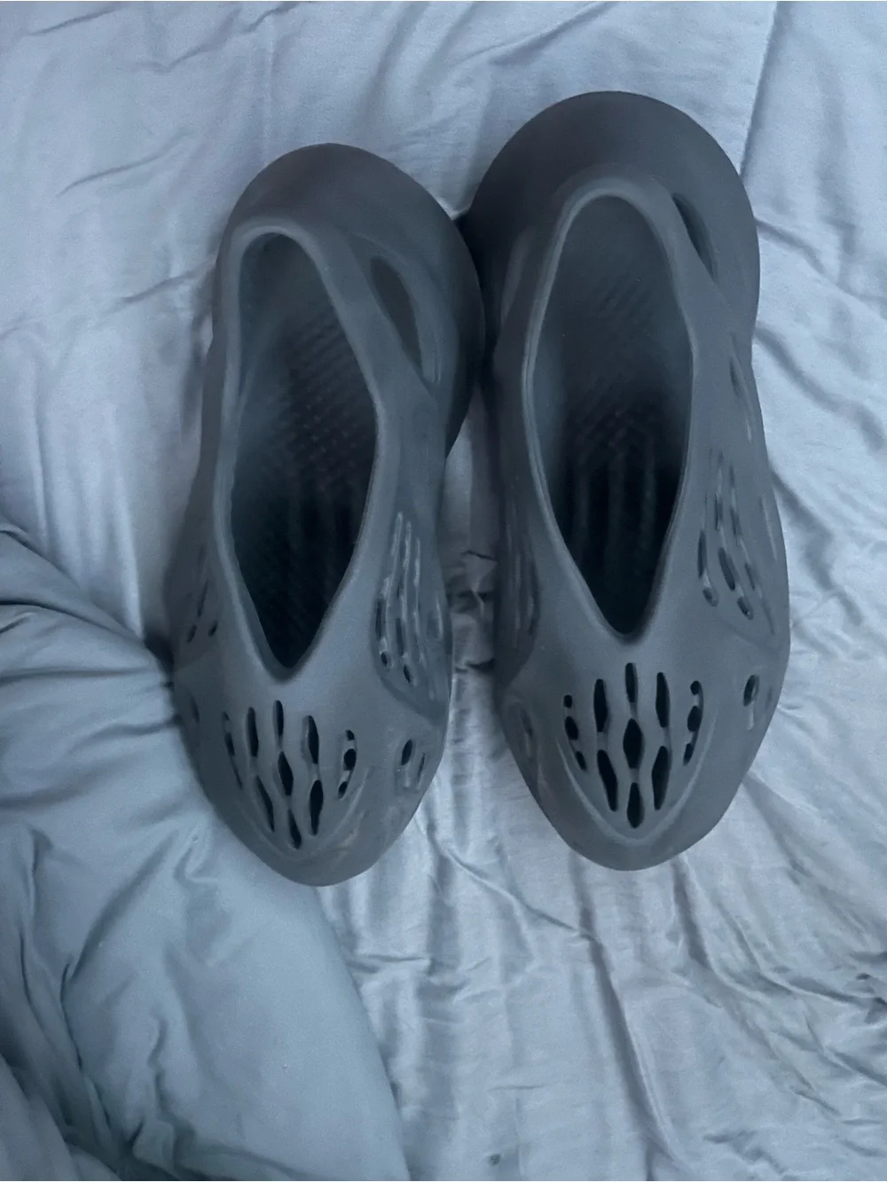Yeezy Foam Runner Slip-On in Gray